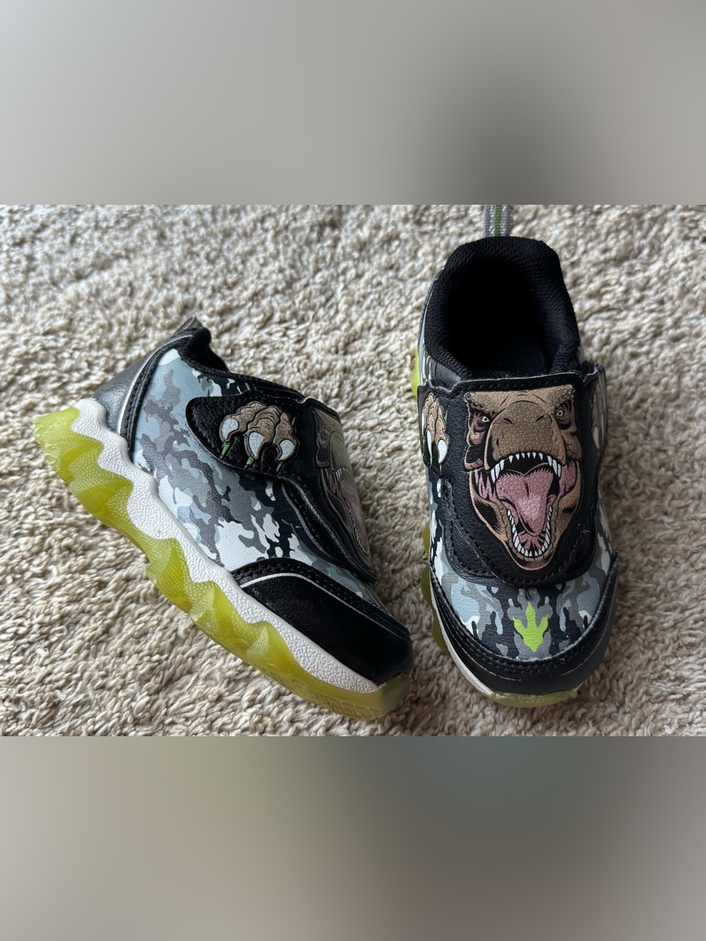 Jurassic World Toddler Light-Up Sneakers T-Rex Camo Shoes Size 9